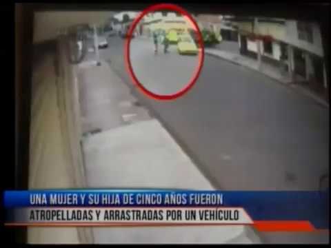Una mujer y su hija de 5 años fueron atropelladas y arrastradas por un vehículo