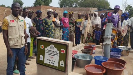 İmam hatip öğrencileri Afrika’da su kuyusu açtı