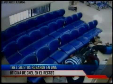 Tres sujetos robaron una oficina de CNEL en el Recreo