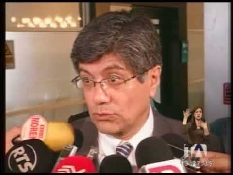 El canciller José Valencia busca salida al caso Assange