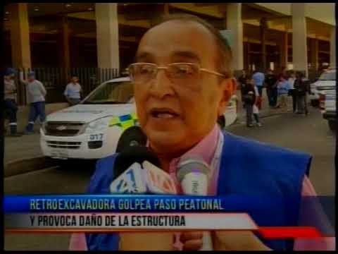Choque provoca daños estructurales en puente peatonal
