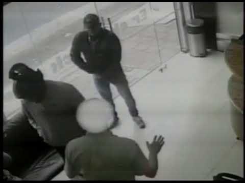 Dos sujetos ingresaron a robar en una panadería en Guayaquil