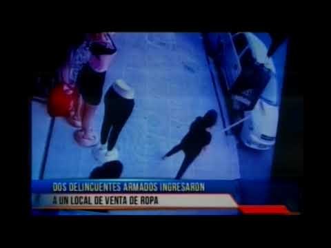 Dos delincuentes armados ingresaron a robar en tienda de ropa