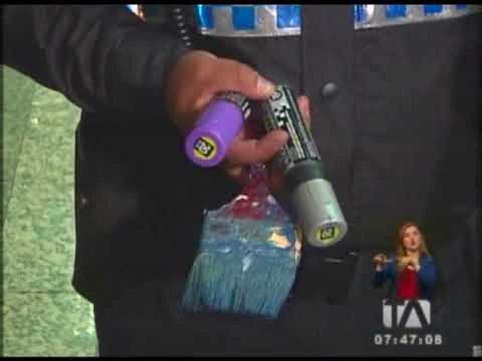 Dos grafiteros fueron detenidos en el centro de Quito en acto flagrante - Teleamazonas