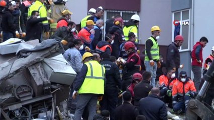 Kartal'da çöken binanın enkazında kurtarma çalışmaları sürüyor