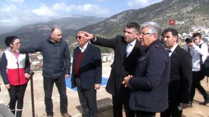 Fırtına Kaş’ta iki okulun çatısını uçurdu