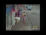 Mujer sufrió brutal asalto mientras esperaba un taxi