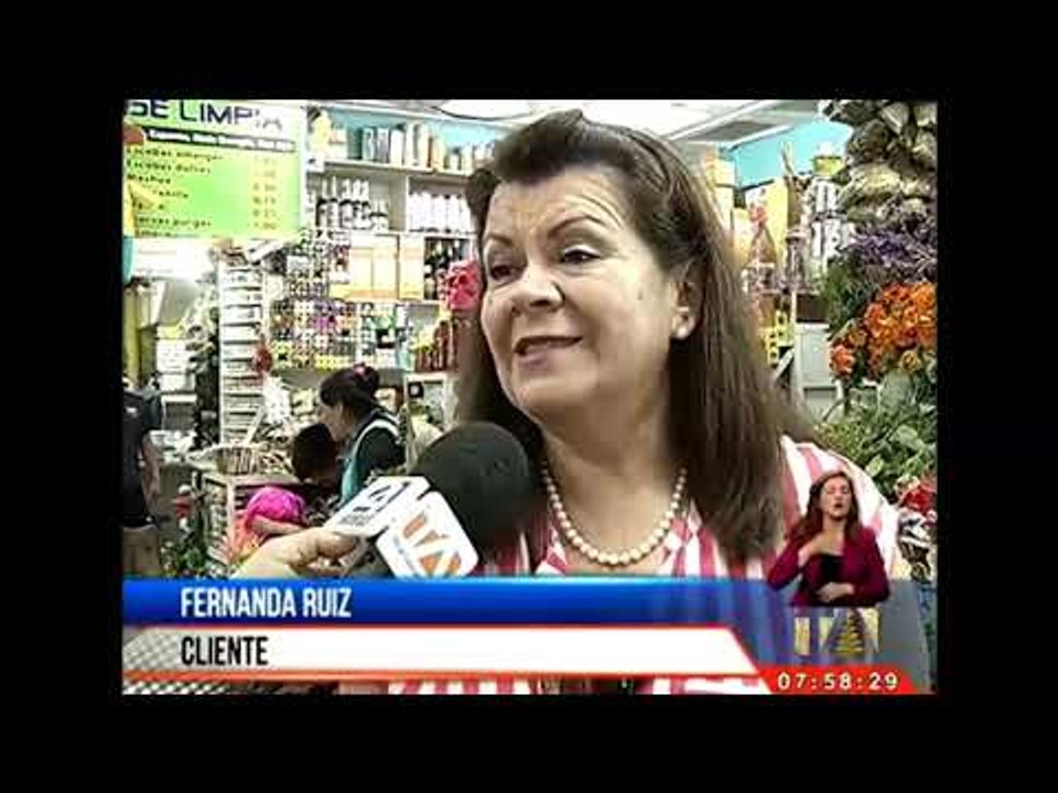 Varias personas se realizan limpias con hierbas para empezar el año  -Teleamazonas