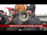 PROTESTUESIT BLLOKOJNË AUTOSTRADËN LEZHË-TIRANË