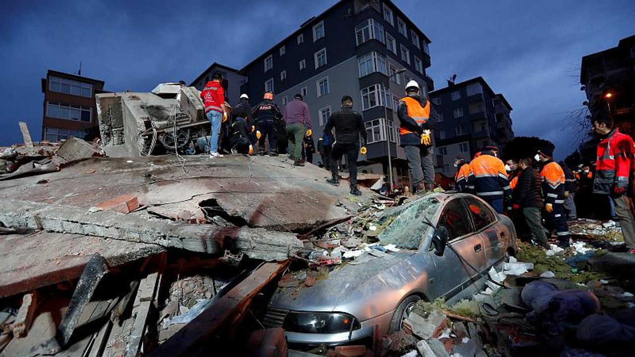 Mindestens 3 Tote nach Gebäudeeinsturz in Istanbul