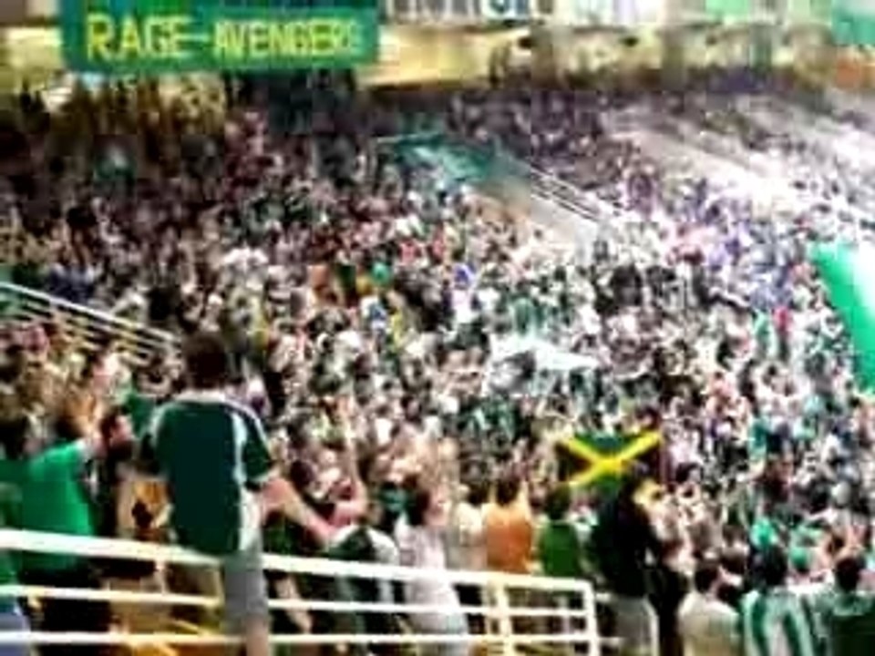 Chant de supporters enorme