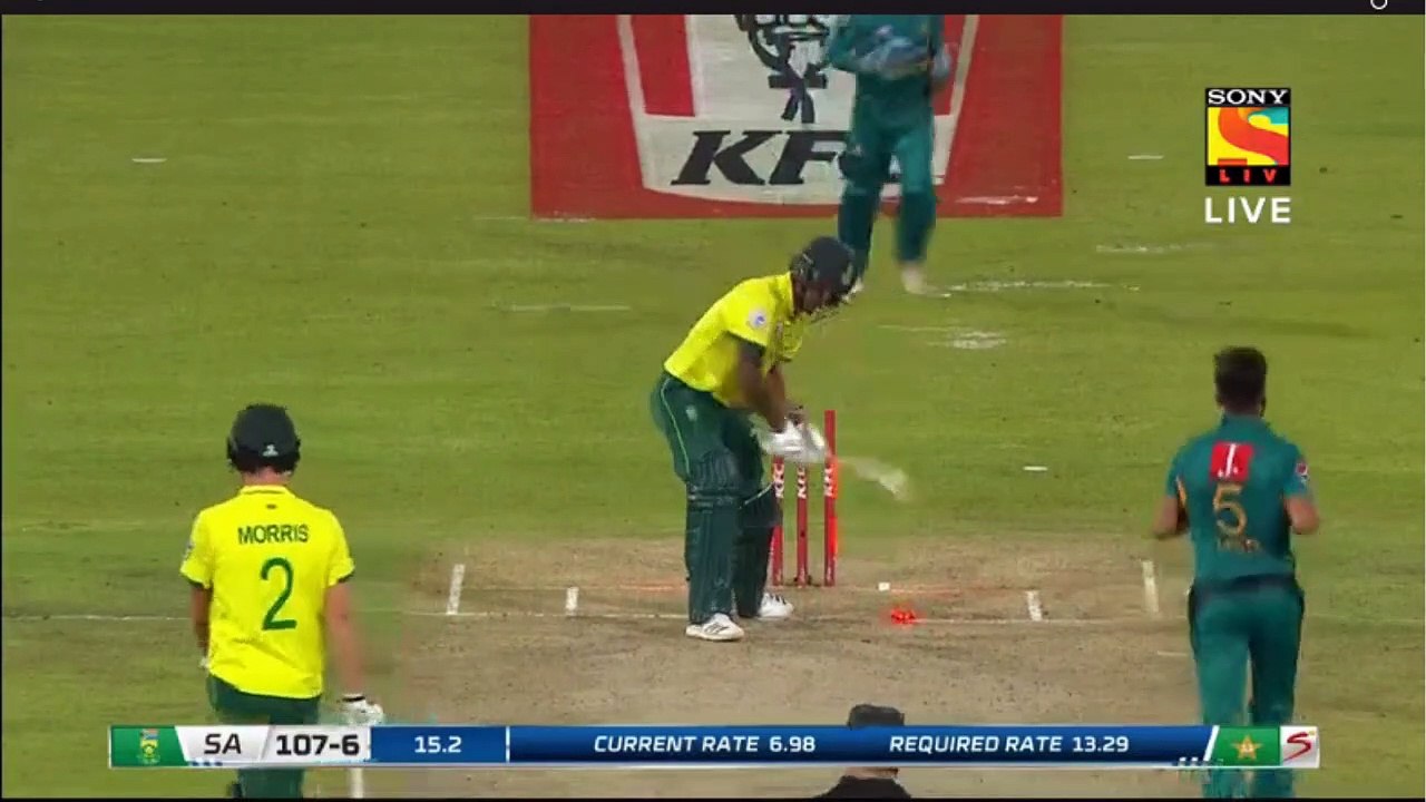 Watch Video : Amir takes 2nd wicket