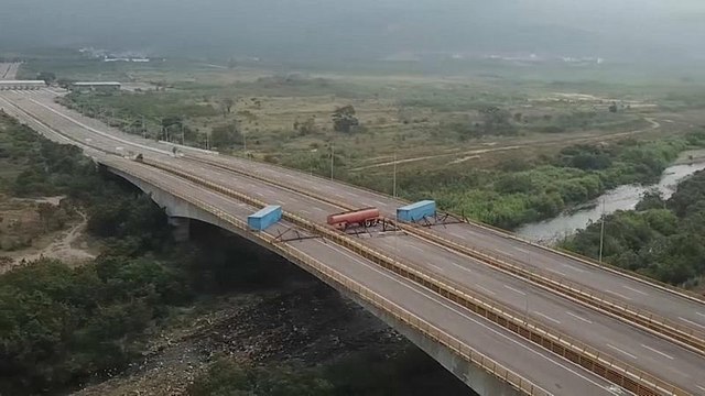 Guaidó ordena a las fuerzas armadas que permitan el paso de ayuda humanitaria a Venezuela