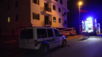 Eski Sevgilisiyle Tartışıp Sinir Krizi Geçiren Genç Kız Kendini Bıçakladı