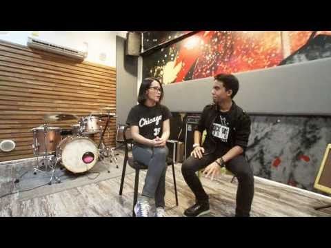 Rock N' Learn : ปฐมฤกษ์กับมือกลองหญิง ''จุ-จุรีพร'' Abuse the Youth [Ep.1/2]