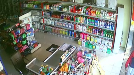 'Dolandırıcının tuzağına sazan gibi düştük' Yaşananlar güvenlik kamerasında