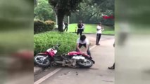 Dha Dış ? Trafik Cezasına Kızdı, Motosikletini Parçaladı