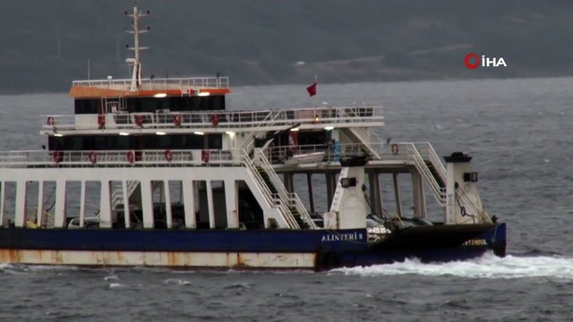 Gökçeada'da feribot seferlerine fırtına engeli