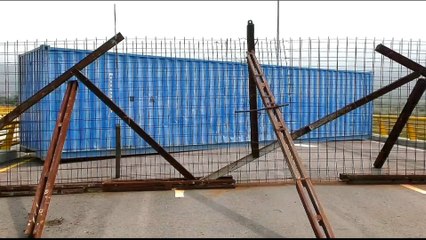 With borders shut, desperate Venezuelans wait for promised aid