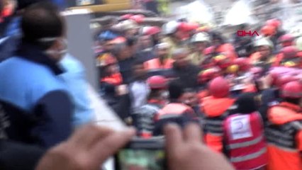 Enkazdan 18 Saat Sonra Kız Çocuğu Kurtarıldı