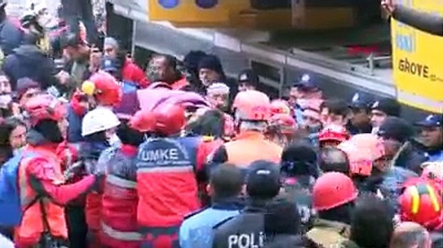 Kartal'daki enkazdan 18 saat sonra kız çocuğu kurtarıldı