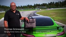 VÍDEO: La fricada del día, bolsos y carteras con la pisada del Mercedes-AMG GT R, ¿te los comprarías?