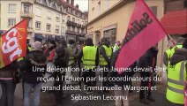 Une centaine de gilets jaunes manifeste à Autun pendant la visite d'Emmanuel Macron