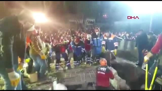 İstanbul- Arama Kurtarma Çalışmaları Ekiplerin Kameralarına Böyle Yansıdı