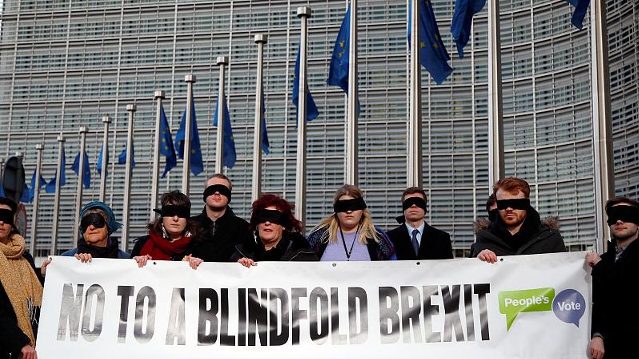Γιούνκερ σε Μέι: Η συμφωνία για το Brexit δεν θ...