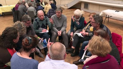 Grand débat en Gironde: la présence muette des "gilets jaunes"