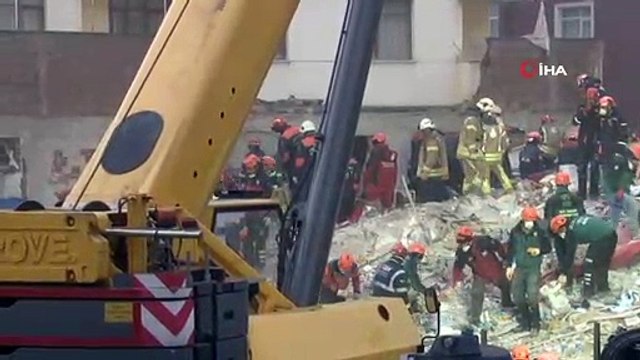 Kartal'da çöken binada arama kurtarma çalışmaları sürüyor