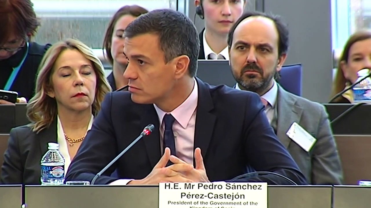 Pedro Sánchez da lecciones de democracia en Estrasburgo pero acepta un "relator" con Cataluña