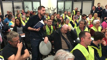 Grand débat: des militants boycottent la rencontre