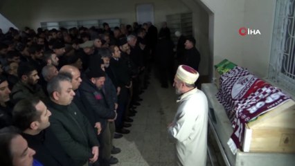 Simit satarak Elazığspor'a destek olmuştu, bayrağı tabutuna örtüldü