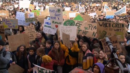 Hollanda'da öğrenciler iklim için yürüdü