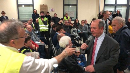 Grand débat: première réunion animée