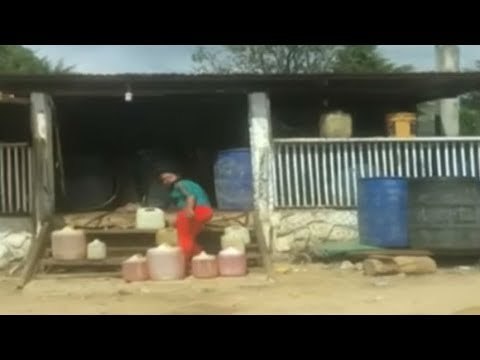 Venden combustible robado cerca de policías federales y no hacen nada por pararlos | Noticias Ciro