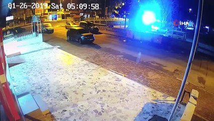 Otomobillerden Akü Çalan Hırsızlık Şüphelileri Yakalandı