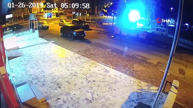 Otomobillerden Akü Çalan Hırsızlık Şüphelileri Yakalandı