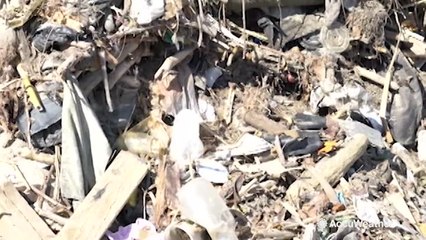 Heavy rains cause trash to cover beach