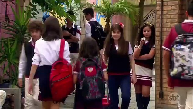 Kessya vende doces na escola | As Aventuras de Poliana