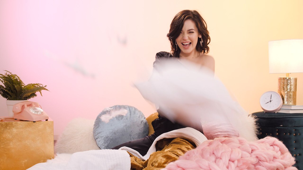Under the Covers with Amanda Steele