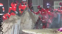 Bakan Soylu, Kartal'da Çöken Binanın Enkazındaki Arama Kurtarma Çalışmalarını Yerinde Takip Etti