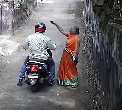 சங்கிலியை பறித்த திருடன்.. விரட்டி பிடித்த போலீஸ்-வீடியோ
