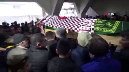 Simit satarak Elazığspor'a destek olmuştu, bayrağı tabutuna örtüldü