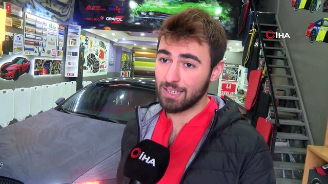 Modifiye tutkunu genç otomobiline öyle bir şey yaptı ki gören dönüp tekrar bakıyor