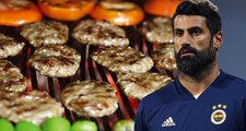 Fenerbahçe'de Volkan Demirel ve Mehmet Topal, Takıma Yönetimden Habersiz Yemek Verdi