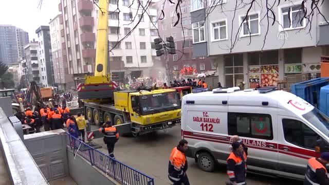 Kartal'da Çöken Binanın Enkazında Arama ve Kurtarma Çalışmaları Devam Ediyor