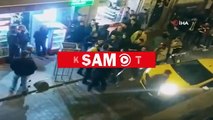 Taksim’de iki grup sokak ortasında kavga etti... O anlar kameraya böyle yansıdı