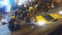 Taksim'de İki Grup Sokak Ortasında Kavga Etti... O Anlar Kameraya Böyle Yansıdı